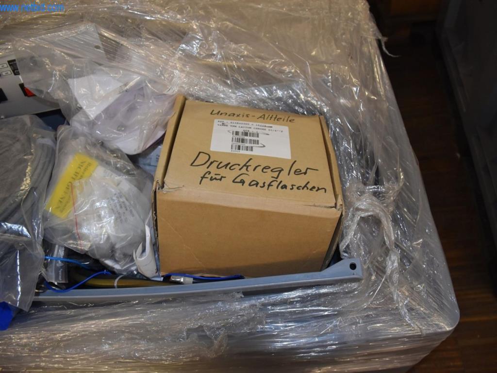 Umfangreiche Bestände an Vakuumpumpen, Meßgeräten, Ersatzteilen und Zubehör-5