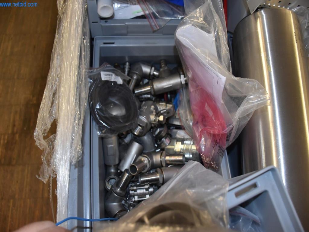 Umfangreiche Bestände an Vakuumpumpen, Meßgeräten, Ersatzteilen und Zubehör-8