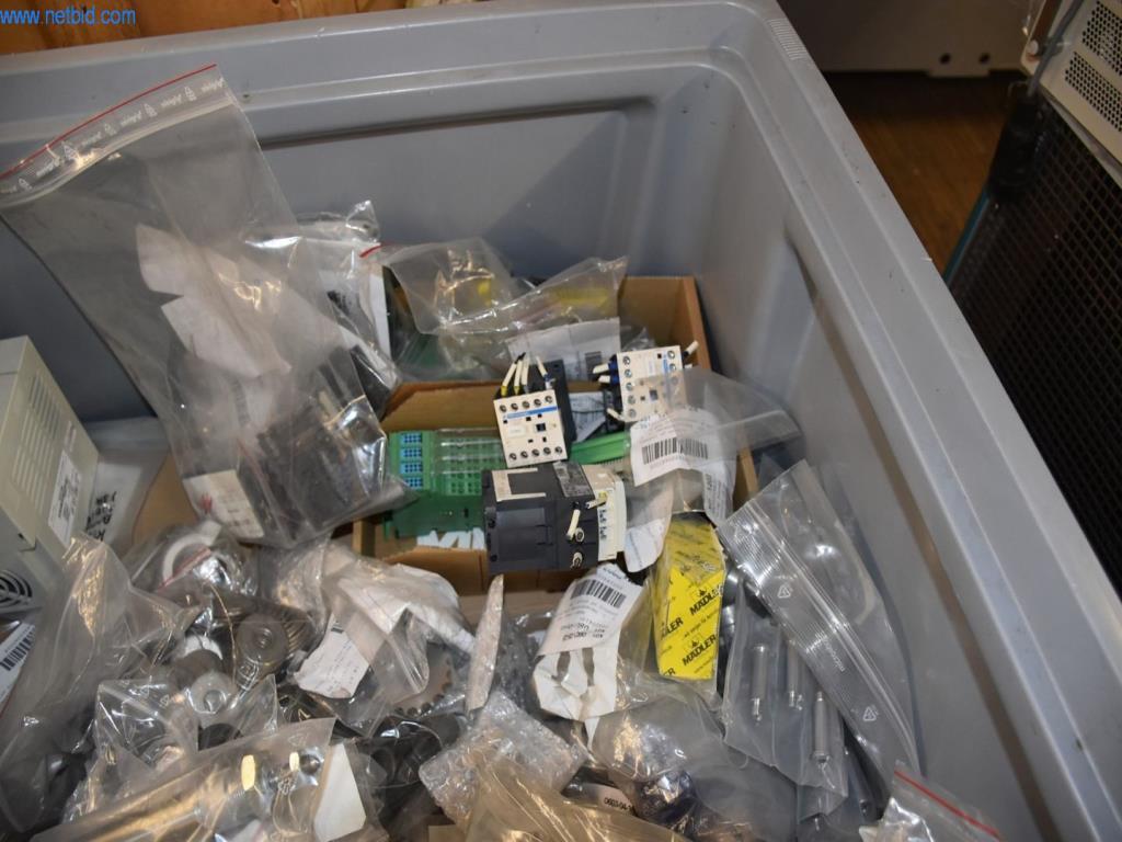 Umfangreiche Bestände an Vakuumpumpen, Meßgeräten, Ersatzteilen und Zubehör-5