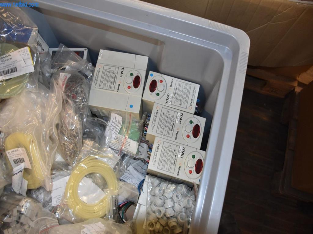 Umfangreiche Bestände an Vakuumpumpen, Meßgeräten, Ersatzteilen und Zubehör-6