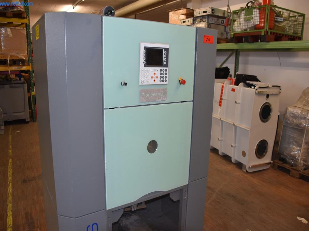 Extensive stocks of vacuum pumps, measuring devices, spare parts and accessories-1