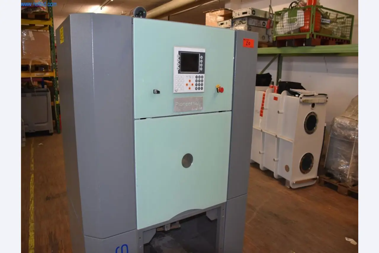 Extensive stocks of vacuum pumps, measuring devices, spare parts and accessories-1