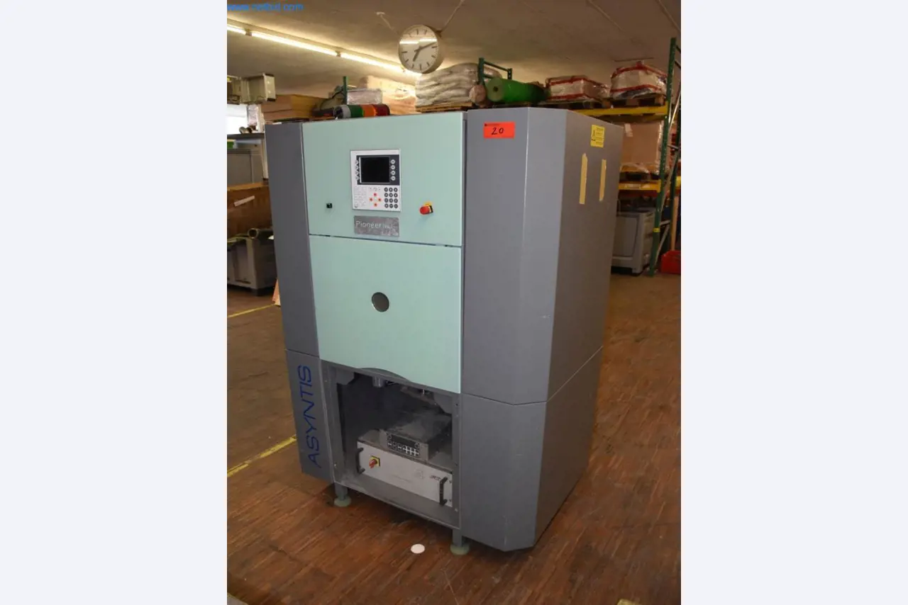 Extensive stocks of vacuum pumps, measuring devices, spare parts and accessories-2