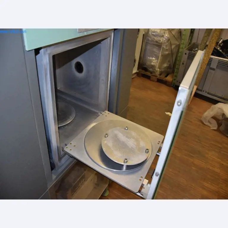 Extensive stocks of vacuum pumps, measuring devices, spare parts and accessories-5