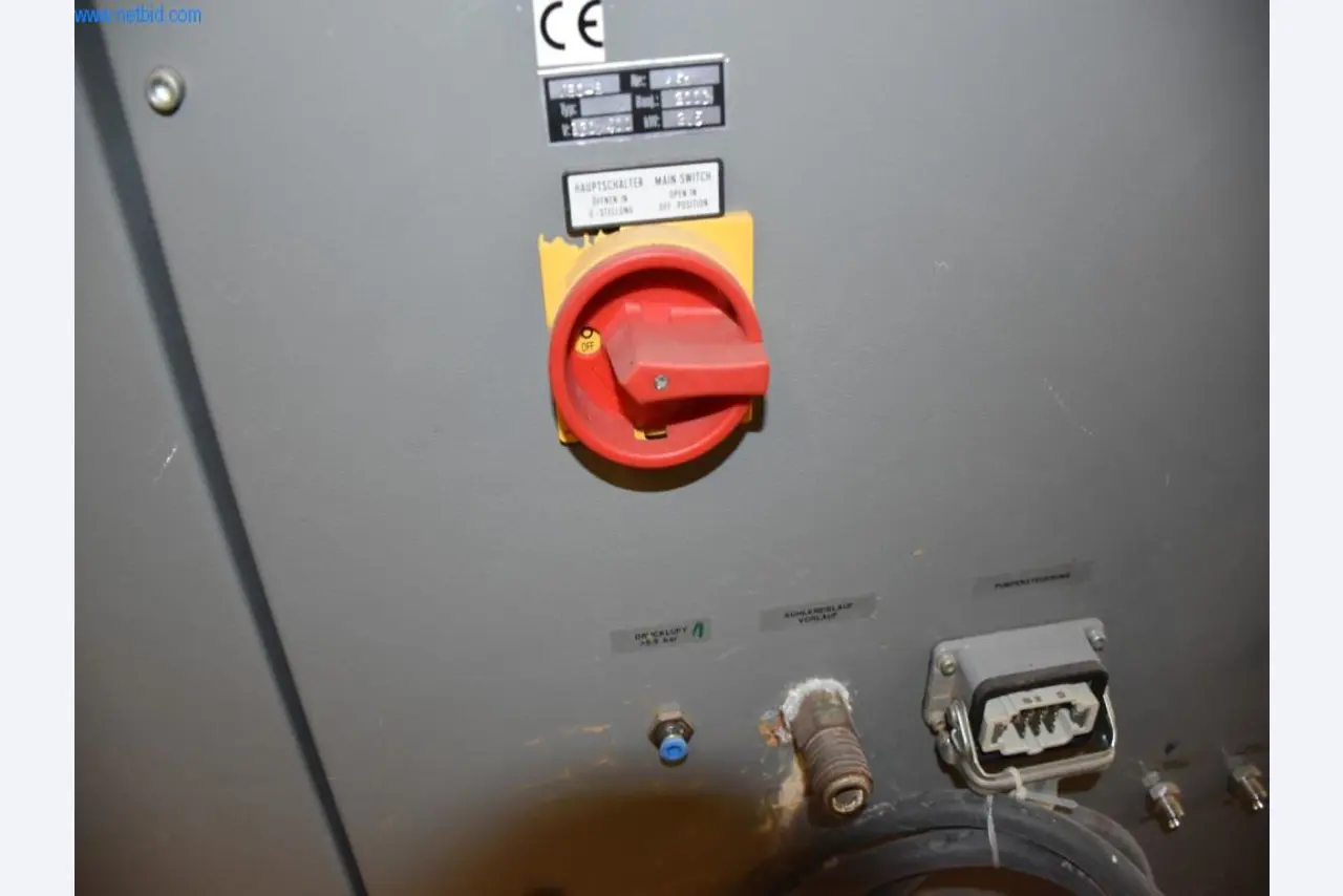 Extensive stocks of vacuum pumps, measuring devices, spare parts and accessories-7