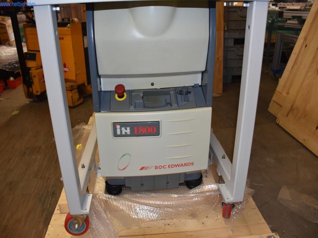 Umfangreiche Bestände an Vakuumpumpen, Meßgeräten, Ersatzteilen und Zubehör-7