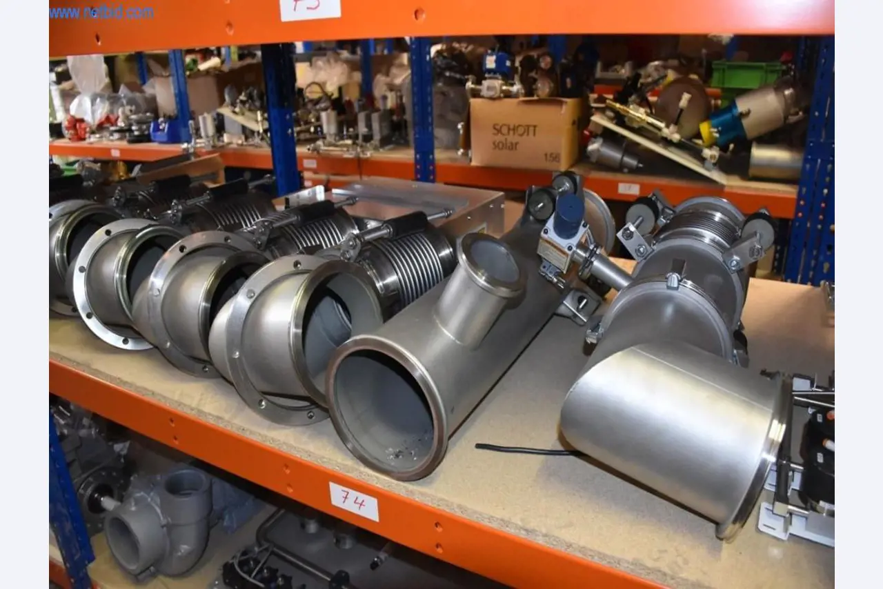 Rozsáhlé zásoby vývěv, měřicích přístrojů, náhradních dílů a příslušenství-10