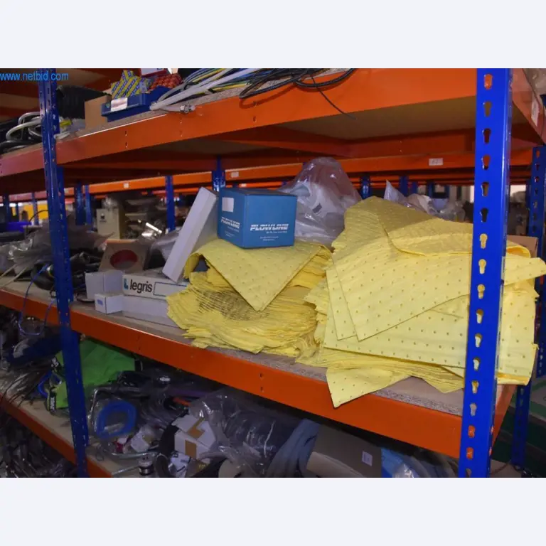 Rozsáhlé zásoby vývěv, měřicích přístrojů, náhradních dílů a příslušenství-12