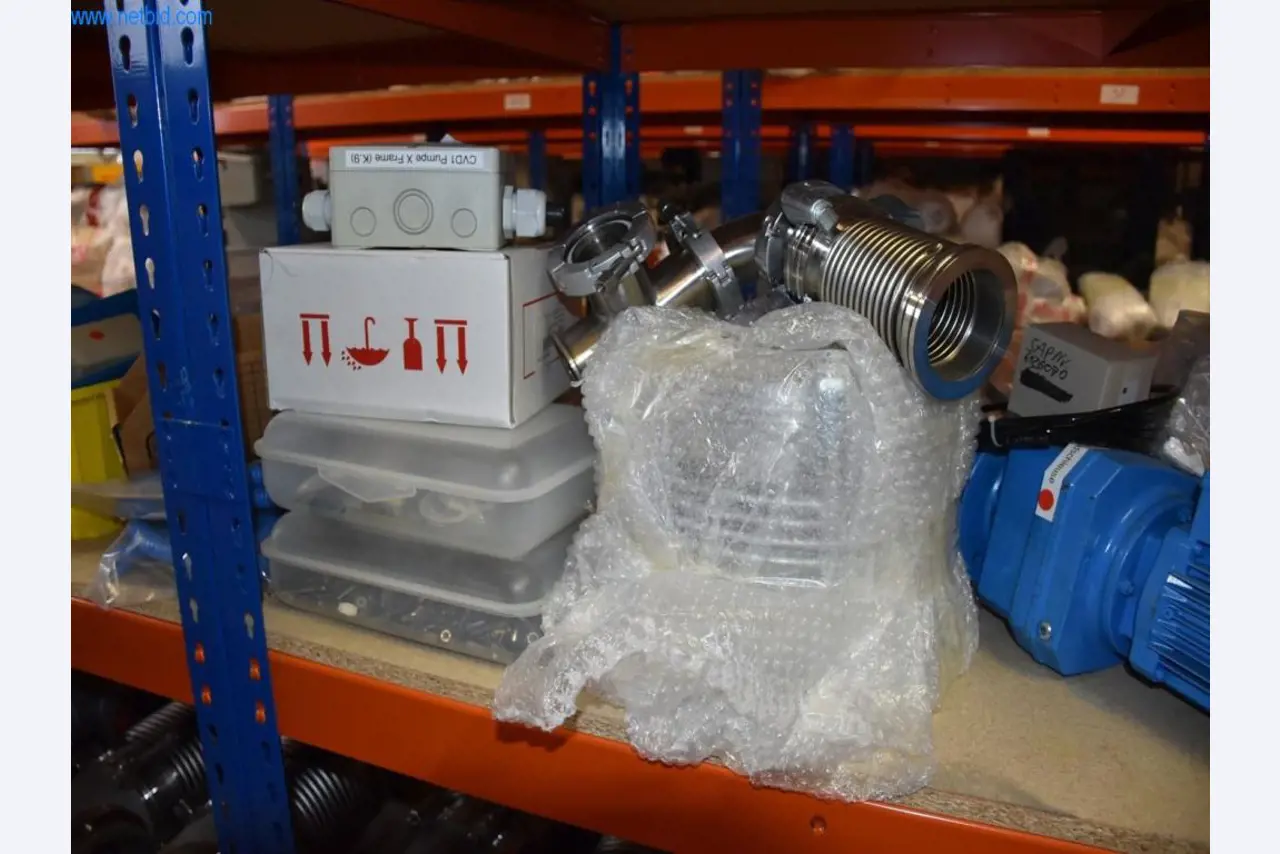 Rozsáhlé zásoby vývěv, měřicích přístrojů, náhradních dílů a příslušenství-13