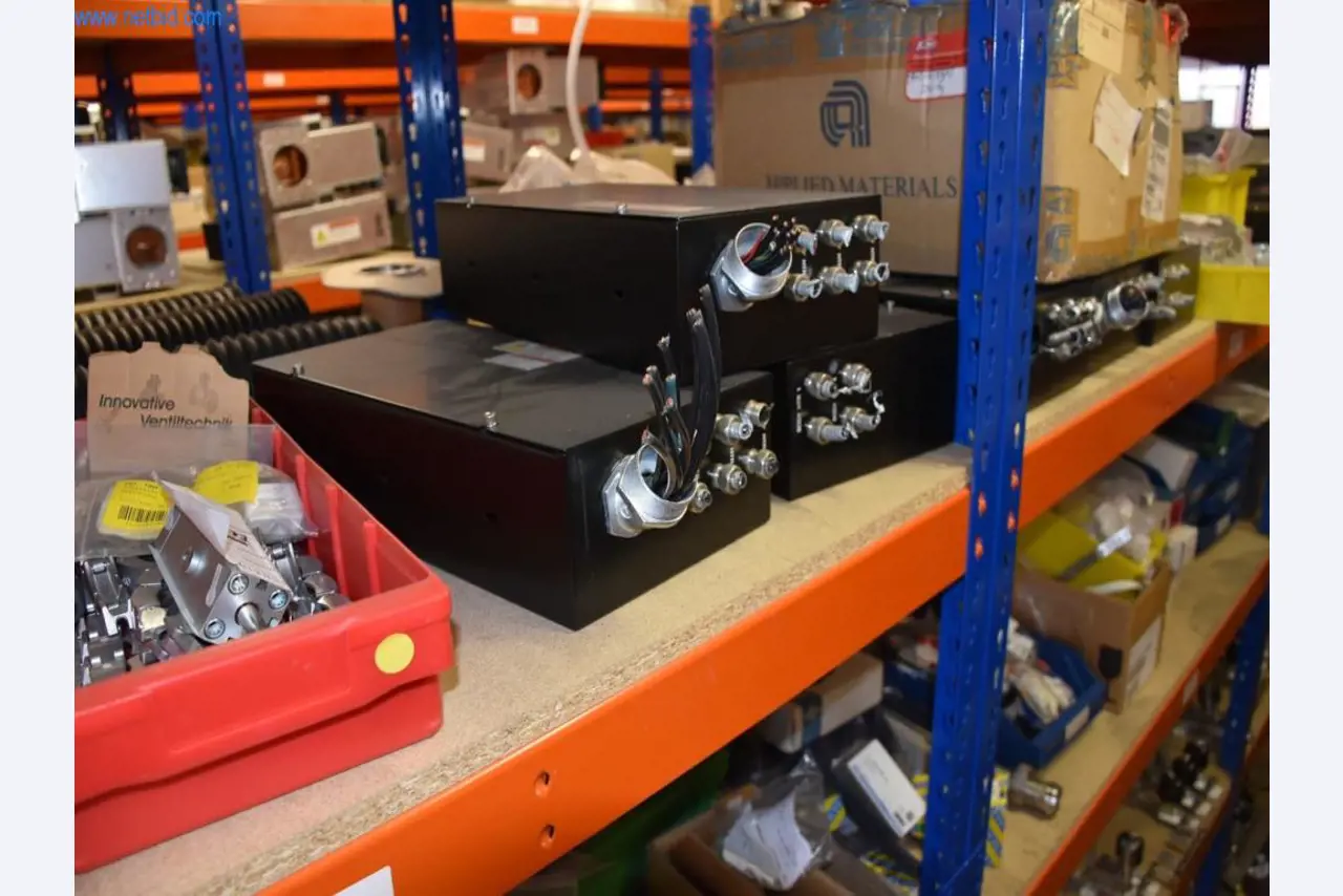 Rozsáhlé zásoby vývěv, měřicích přístrojů, náhradních dílů a příslušenství-14