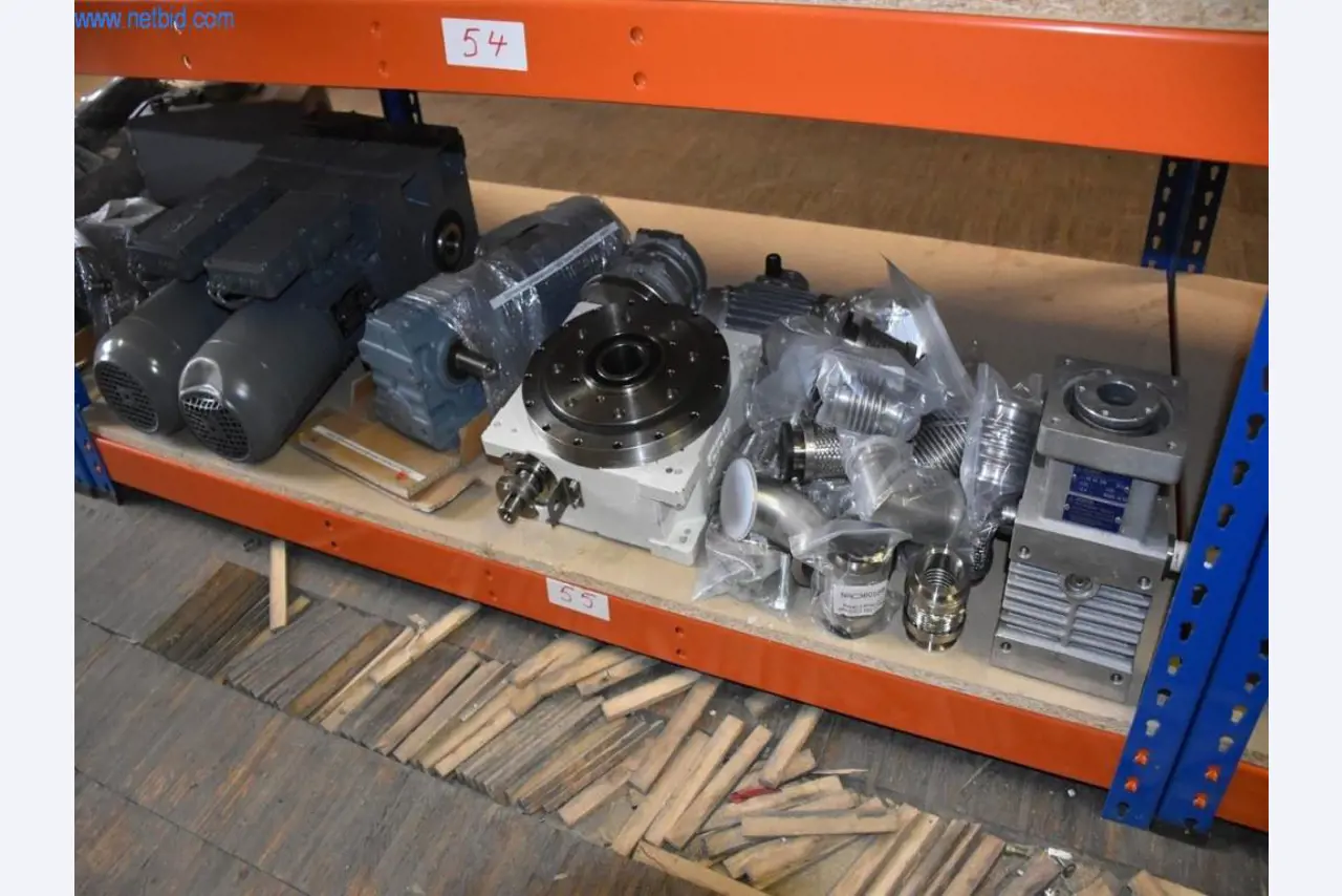 Rozsáhlé zásoby vývěv, měřicích přístrojů, náhradních dílů a příslušenství-15