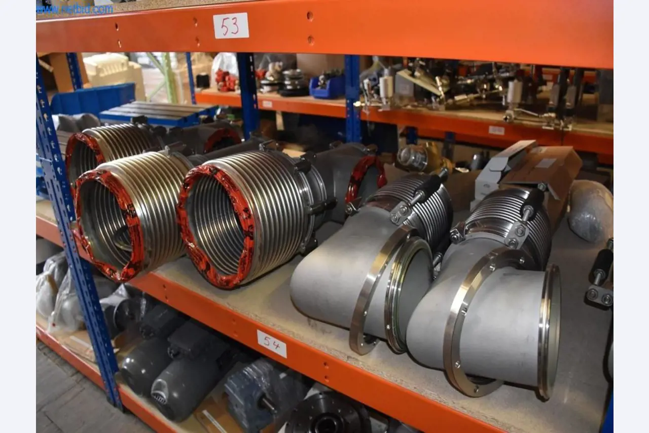 Rozsáhlé zásoby vývěv, měřicích přístrojů, náhradních dílů a příslušenství-16