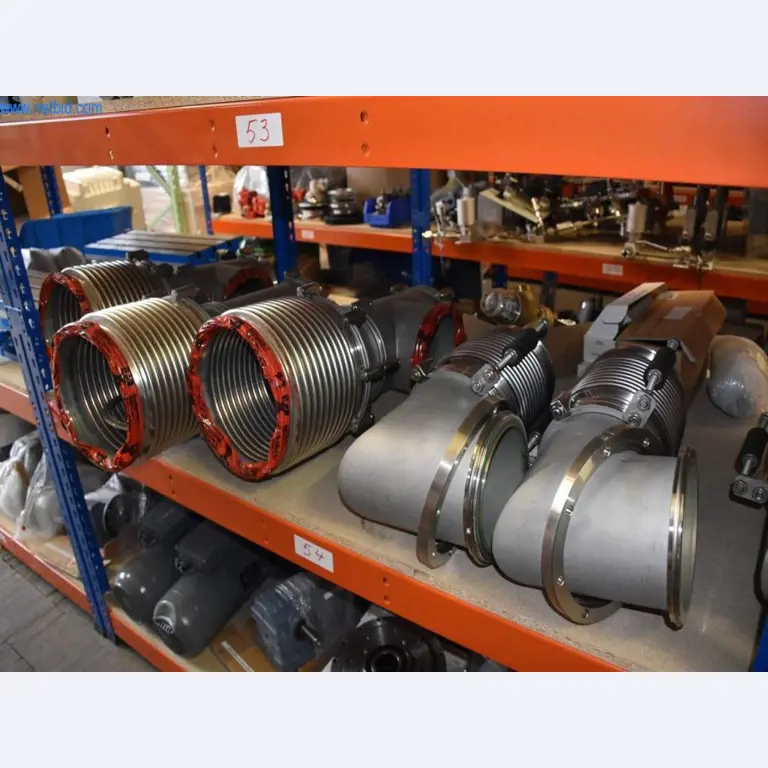 Rozsáhlé zásoby vývěv, měřicích přístrojů, náhradních dílů a příslušenství-16