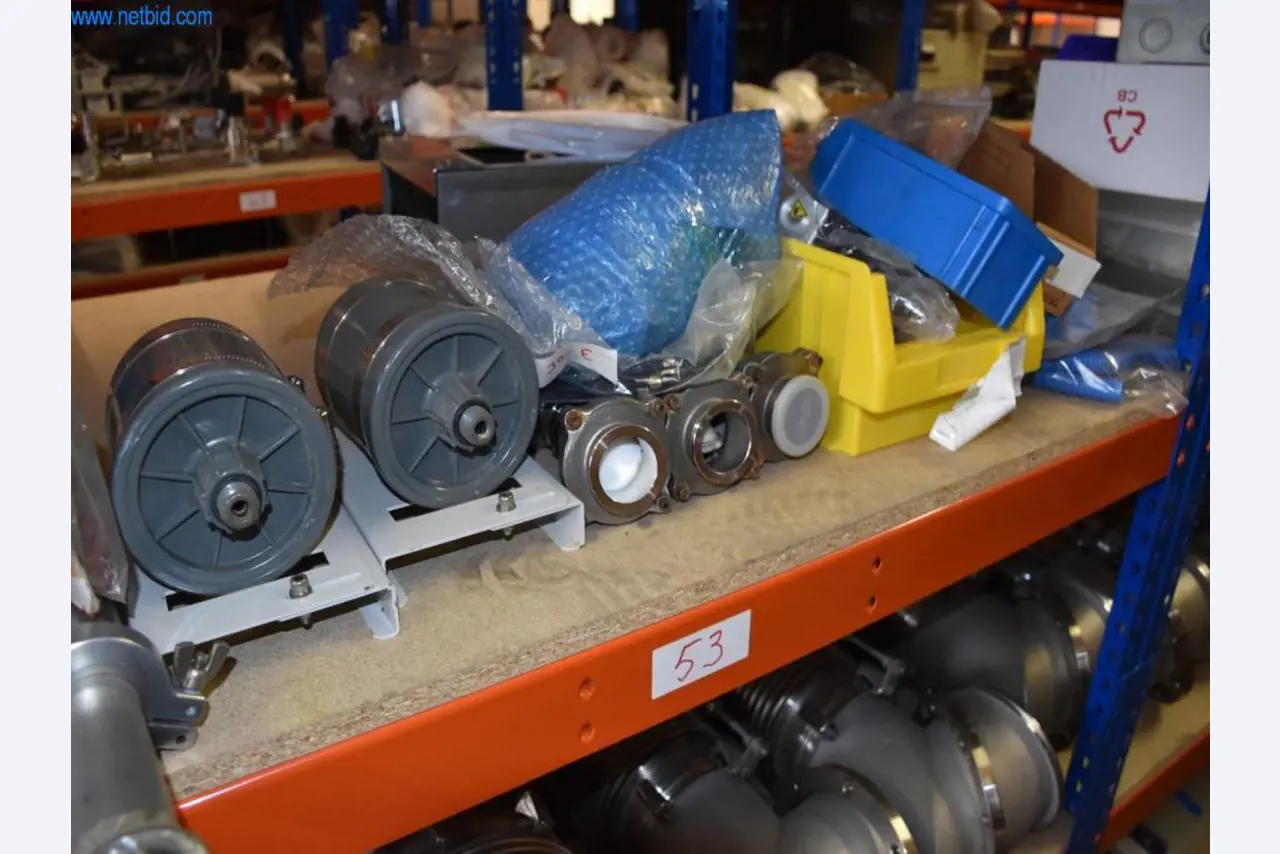 Rozsáhlé zásoby vývěv, měřicích přístrojů, náhradních dílů a příslušenství-18