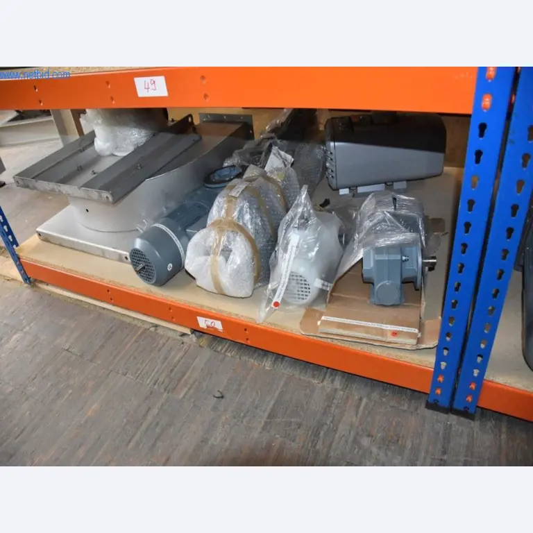 Rozsáhlé zásoby vývěv, měřicích přístrojů, náhradních dílů a příslušenství-19