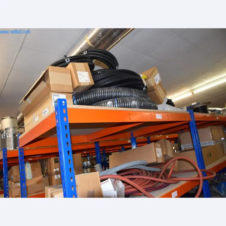 Rozsáhlé zásoby vývěv, měřicích přístrojů, náhradních dílů a příslušenství-22