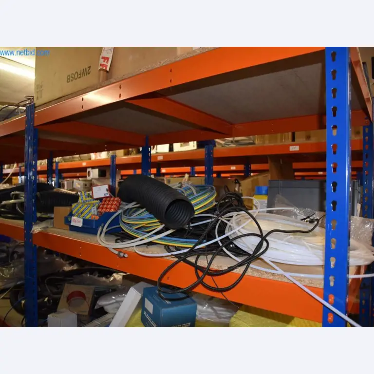 Rozsáhlé zásoby vývěv, měřicích přístrojů, náhradních dílů a příslušenství-23