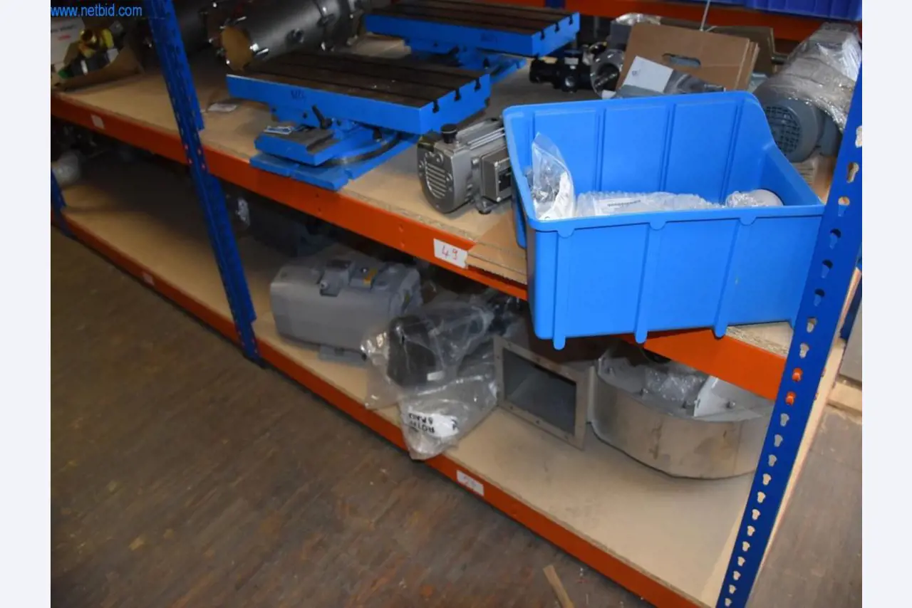 Rozsáhlé zásoby vývěv, měřicích přístrojů, náhradních dílů a příslušenství-24