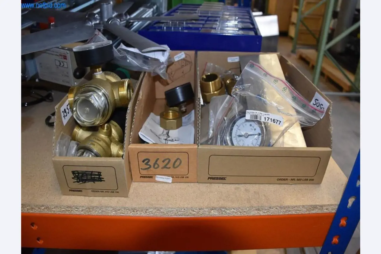 Rozsáhlé zásoby vývěv, měřicích přístrojů, náhradních dílů a příslušenství-25