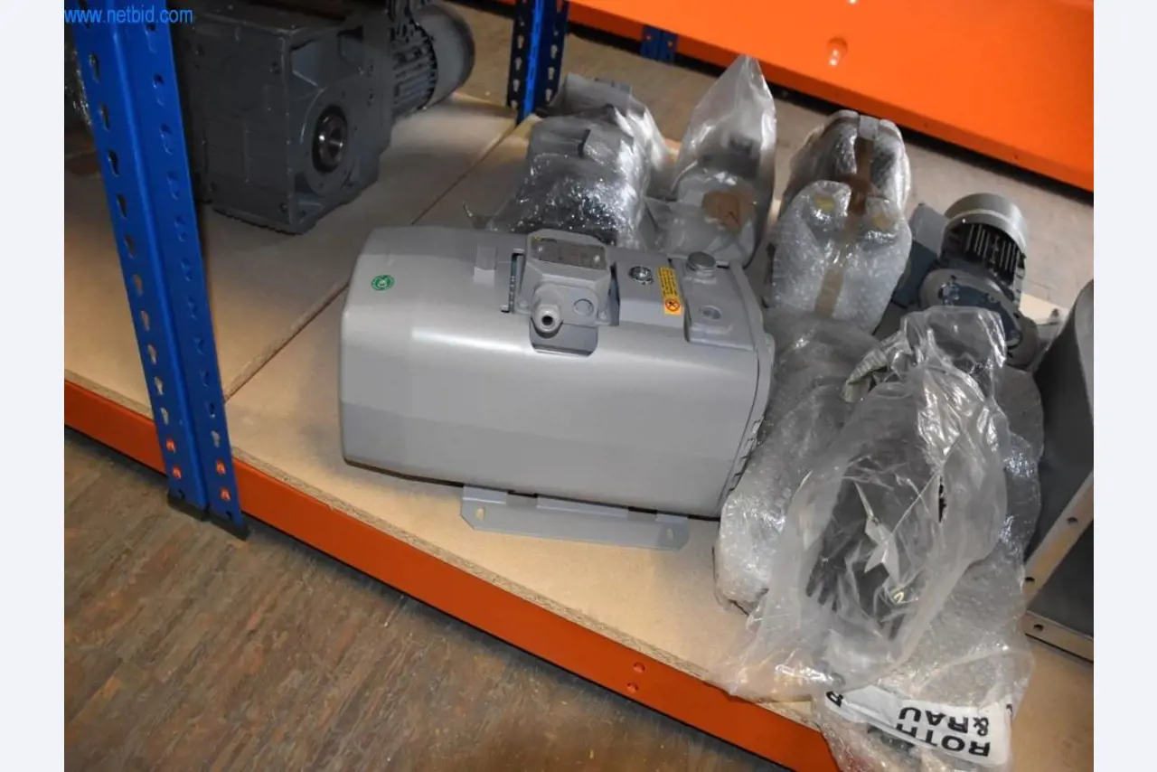 Rozsáhlé zásoby vývěv, měřicích přístrojů, náhradních dílů a příslušenství-26