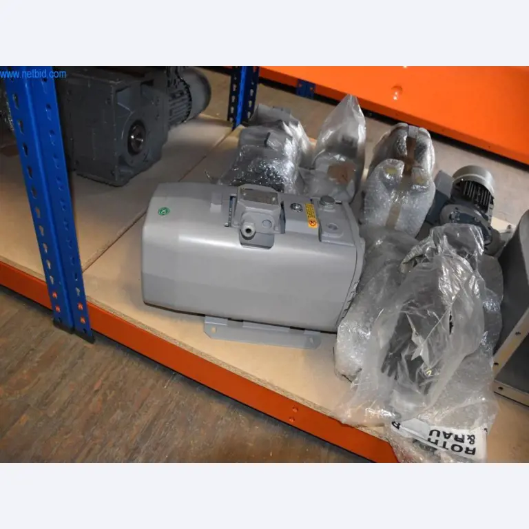 Rozsáhlé zásoby vývěv, měřicích přístrojů, náhradních dílů a příslušenství-26