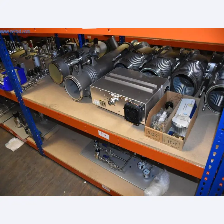 Rozsáhlé zásoby vývěv, měřicích přístrojů, náhradních dílů a příslušenství-29