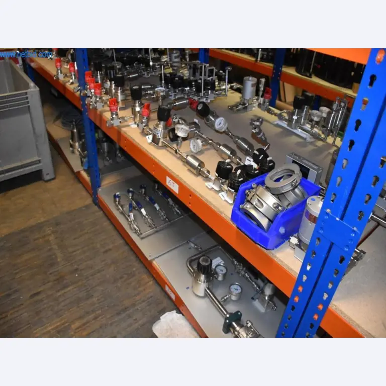 Rozsáhlé zásoby vývěv, měřicích přístrojů, náhradních dílů a příslušenství-30