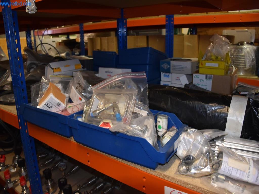 Extensos stocks de bombas de vácuo, dispositivos de medição, peças sobressalentes e acessórios-31