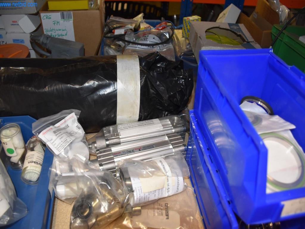 Extensos stocks de bombas de vácuo, dispositivos de medição, peças sobressalentes e acessórios-32