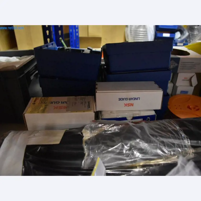 Rozsáhlé zásoby vývěv, měřicích přístrojů, náhradních dílů a příslušenství-33