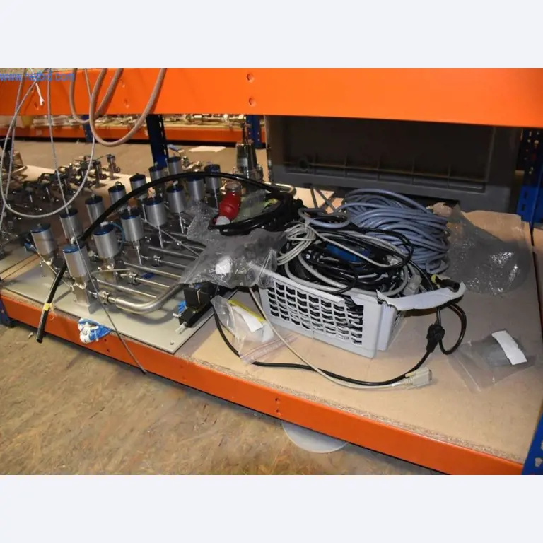 Rozsáhlé zásoby vývěv, měřicích přístrojů, náhradních dílů a příslušenství-39