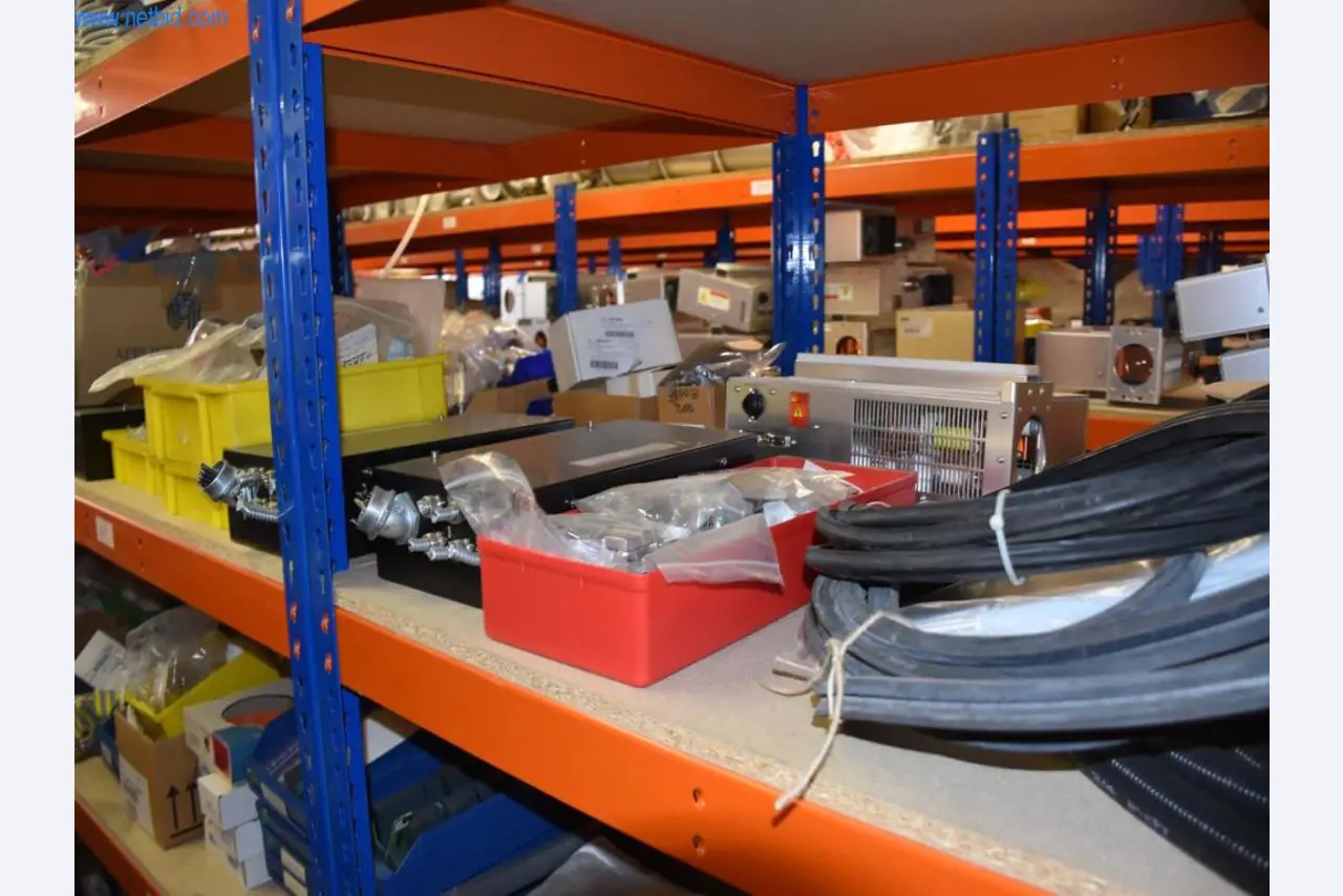 Rozsáhlé zásoby vývěv, měřicích přístrojů, náhradních dílů a příslušenství-41