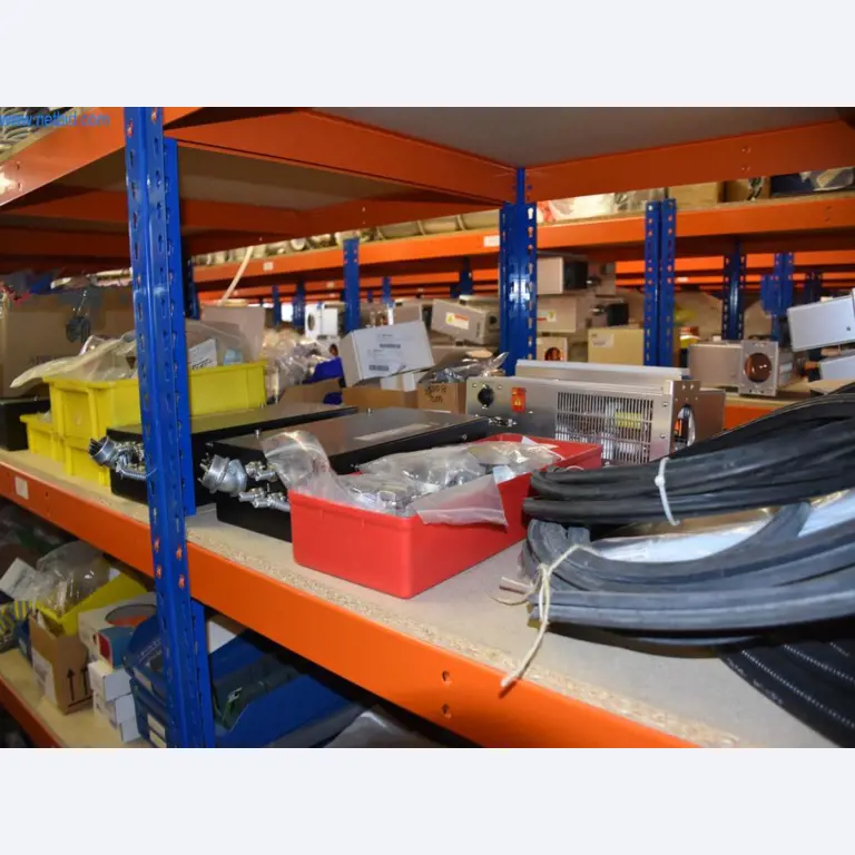 Rozsáhlé zásoby vývěv, měřicích přístrojů, náhradních dílů a příslušenství-41