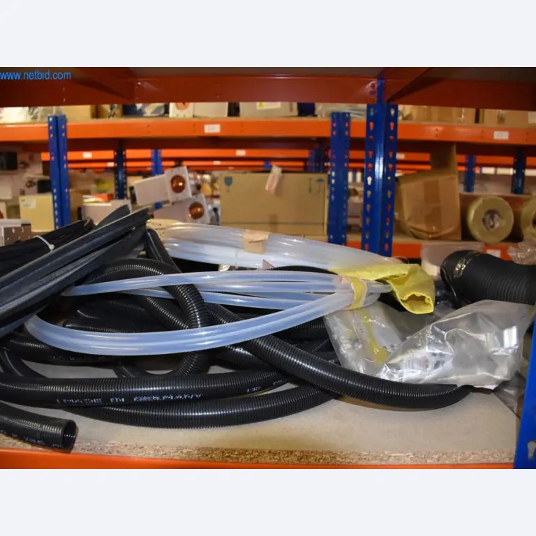 Rozsáhlé zásoby vývěv, měřicích přístrojů, náhradních dílů a příslušenství-42