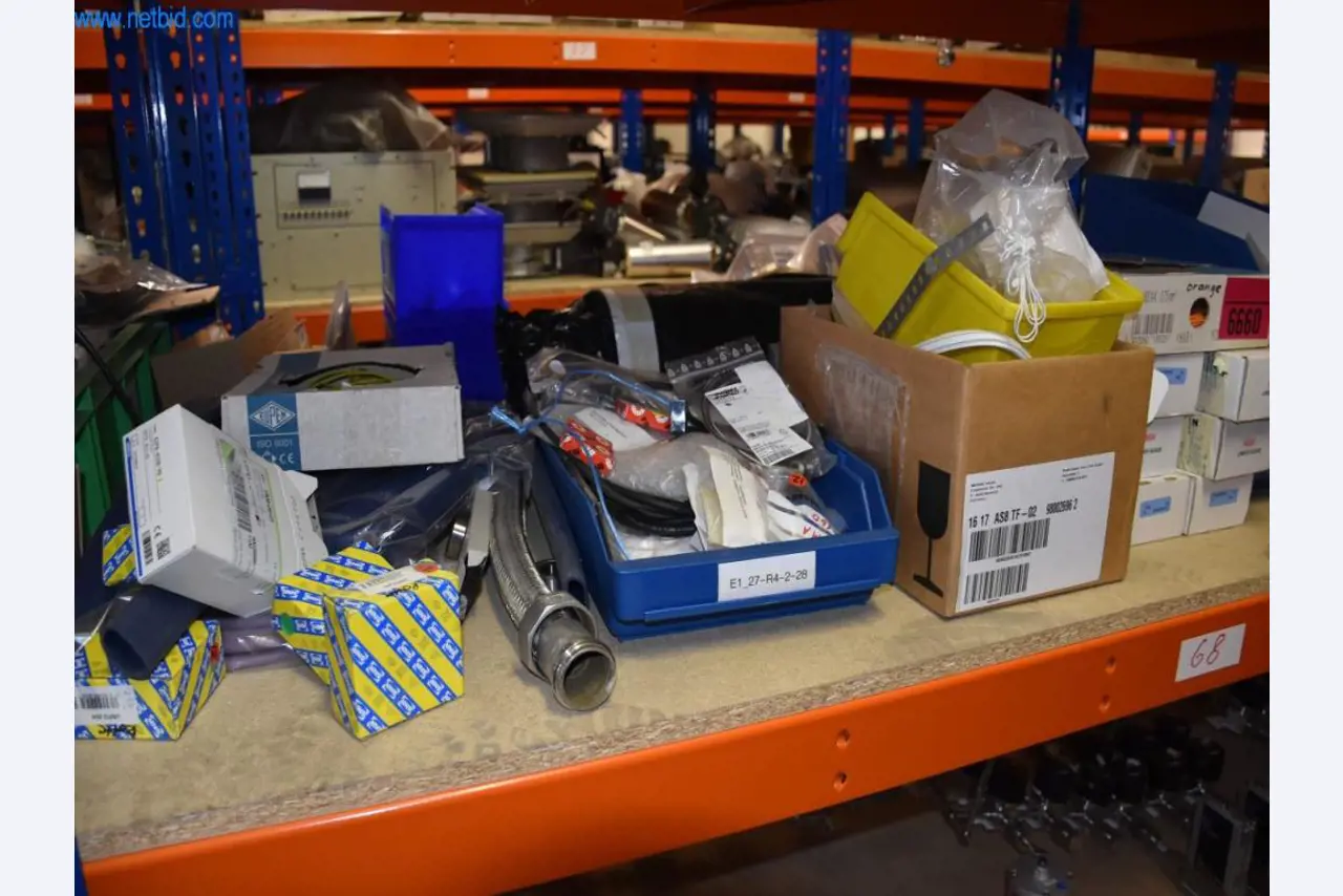 Rozsáhlé zásoby vývěv, měřicích přístrojů, náhradních dílů a příslušenství-4