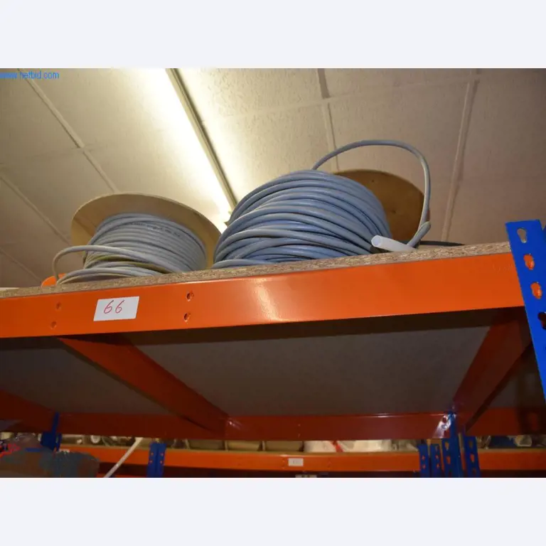 Rozsáhlé zásoby vývěv, měřicích přístrojů, náhradních dílů a příslušenství-6