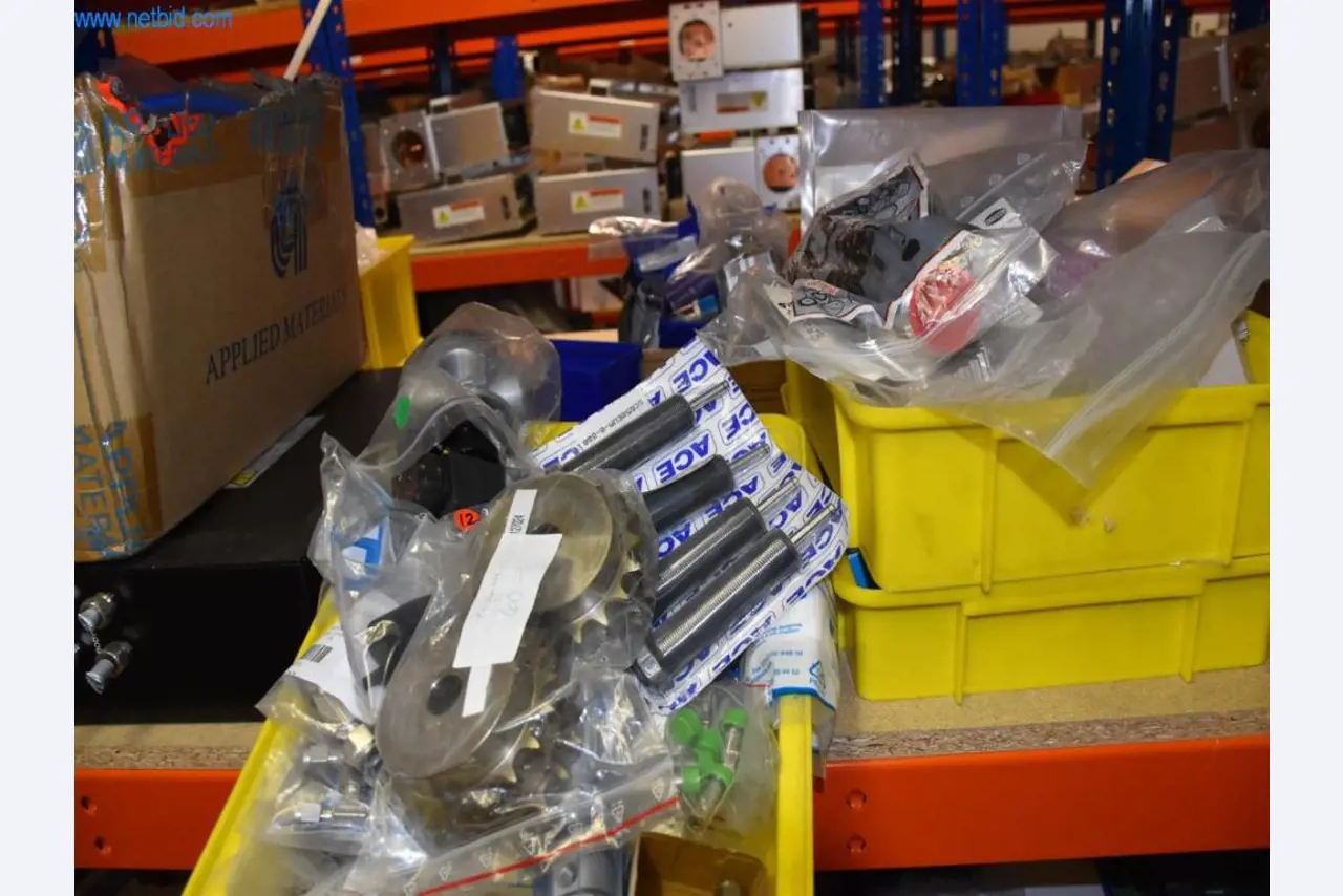 Rozsáhlé zásoby vývěv, měřicích přístrojů, náhradních dílů a příslušenství-7