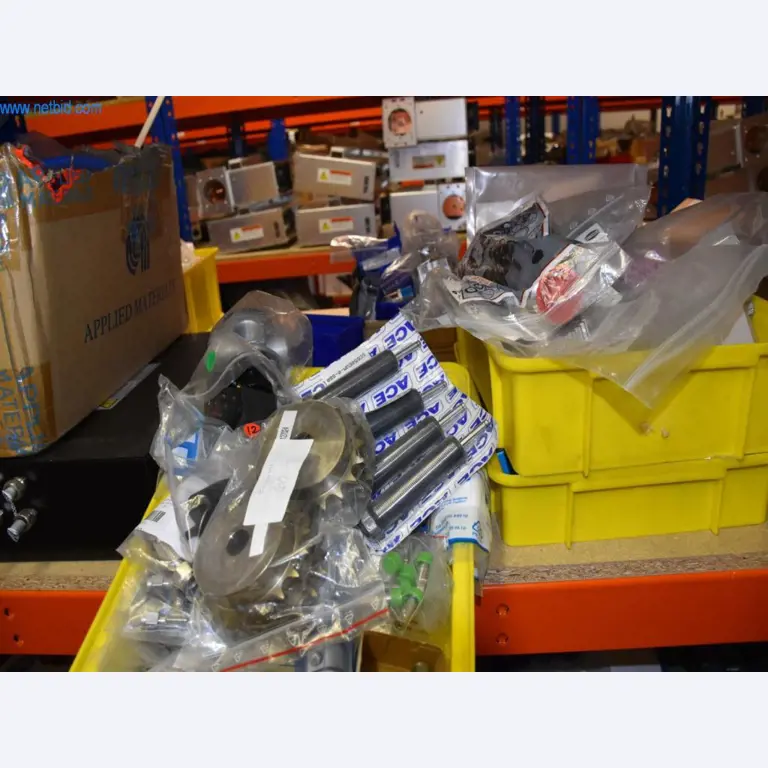 Rozsáhlé zásoby vývěv, měřicích přístrojů, náhradních dílů a příslušenství-7