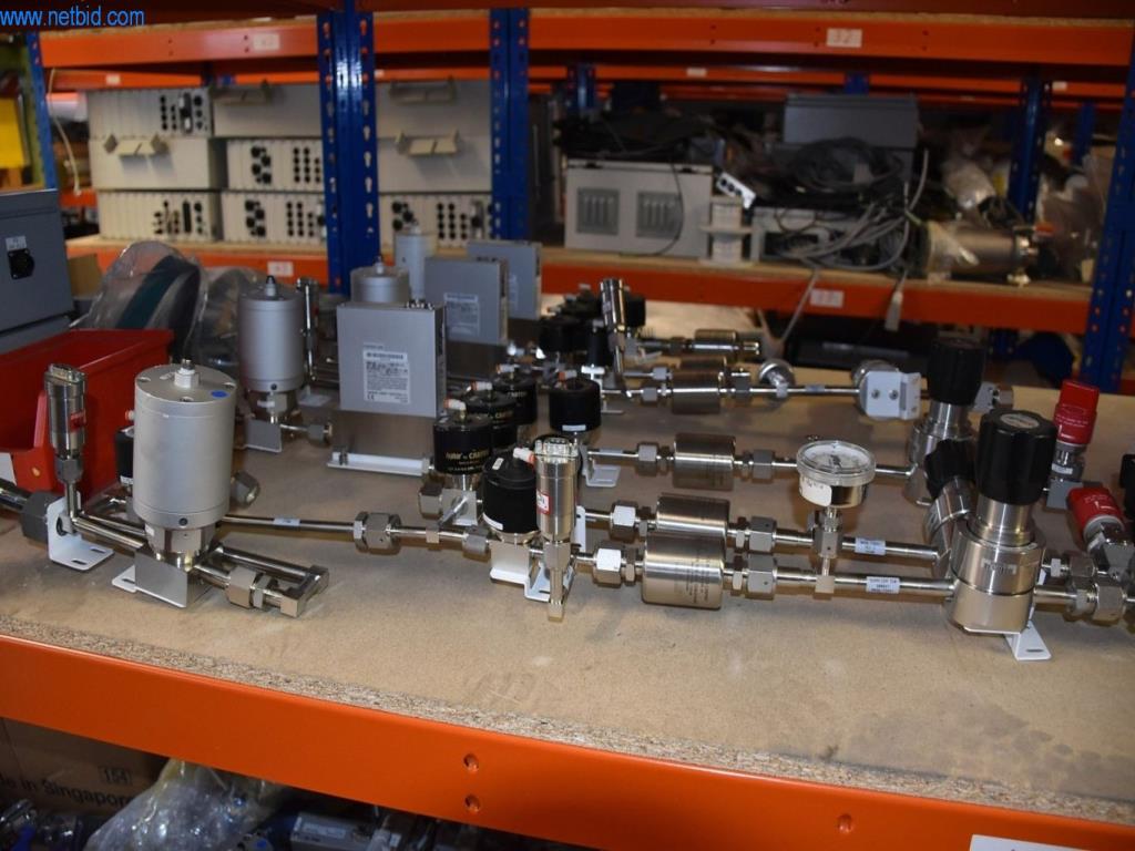 Obsežne zaloge vakuumskih črpalk, merilnih naprav, rezervnih delov in dodatne opreme-22