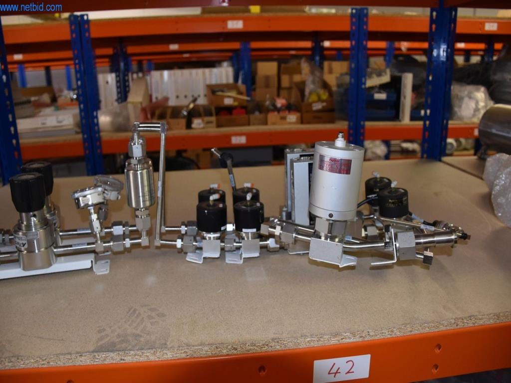 Obsežne zaloge vakuumskih črpalk, merilnih naprav, rezervnih delov in dodatne opreme-24