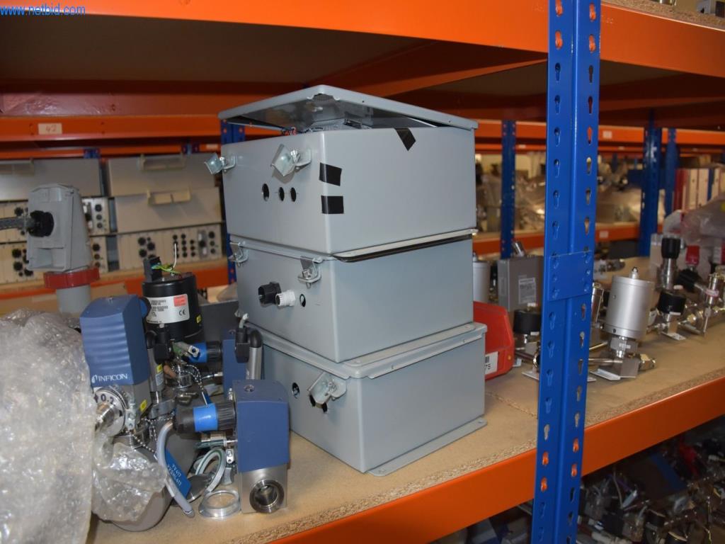 Obsežne zaloge vakuumskih črpalk, merilnih naprav, rezervnih delov in dodatne opreme-27