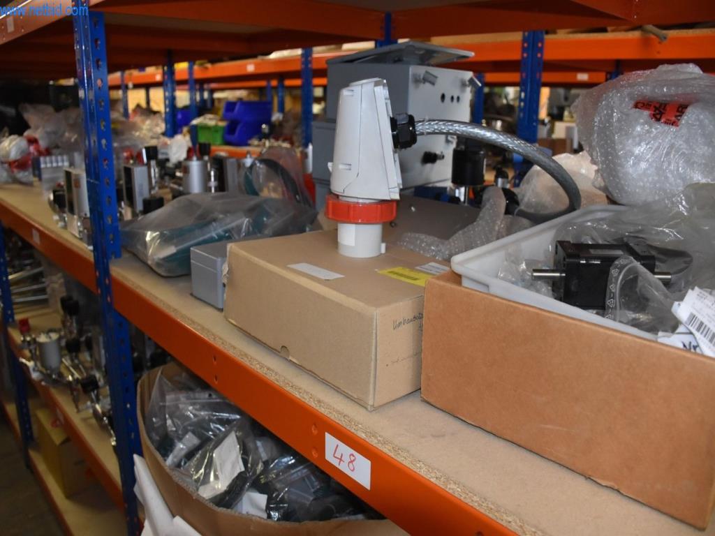 Obsežne zaloge vakuumskih črpalk, merilnih naprav, rezervnih delov in dodatne opreme-32