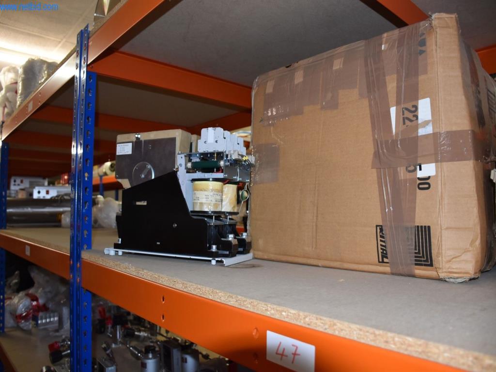 Obsežne zaloge vakuumskih črpalk, merilnih naprav, rezervnih delov in dodatne opreme-33