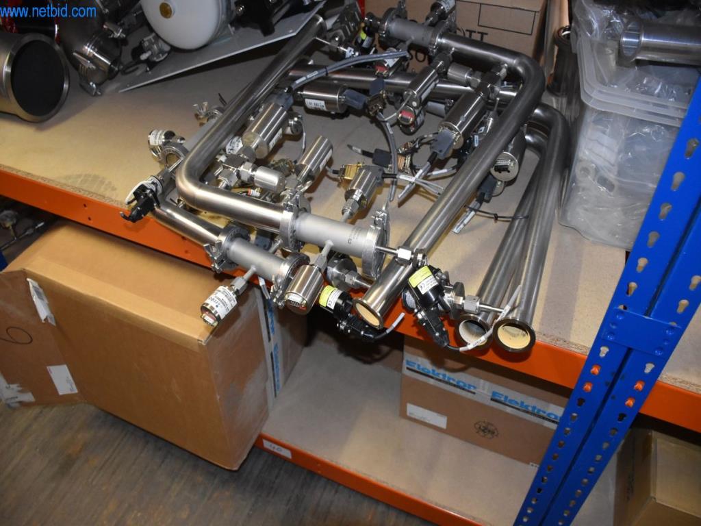 Obsežne zaloge vakuumskih črpalk, merilnih naprav, rezervnih delov in dodatne opreme-37