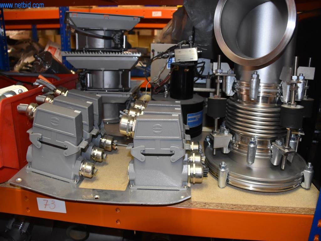 Obsežne zaloge vakuumskih črpalk, merilnih naprav, rezervnih delov in dodatne opreme-39