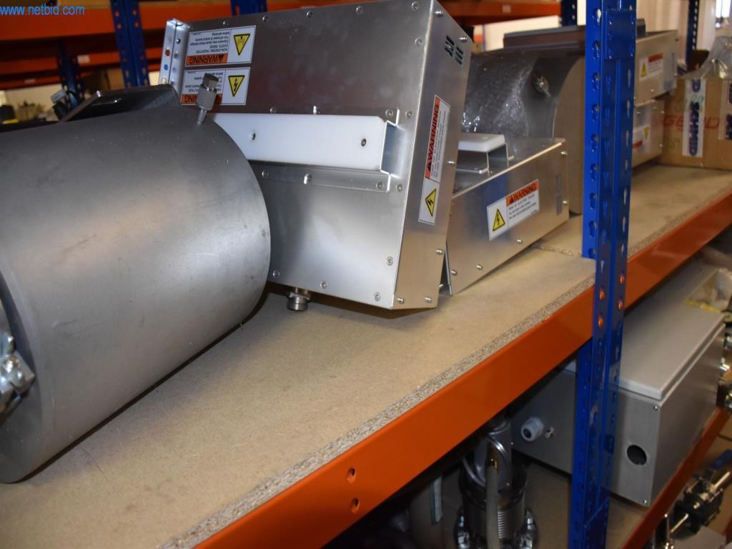 Obsežne zaloge vakuumskih črpalk, merilnih naprav, rezervnih delov in dodatne opreme-3