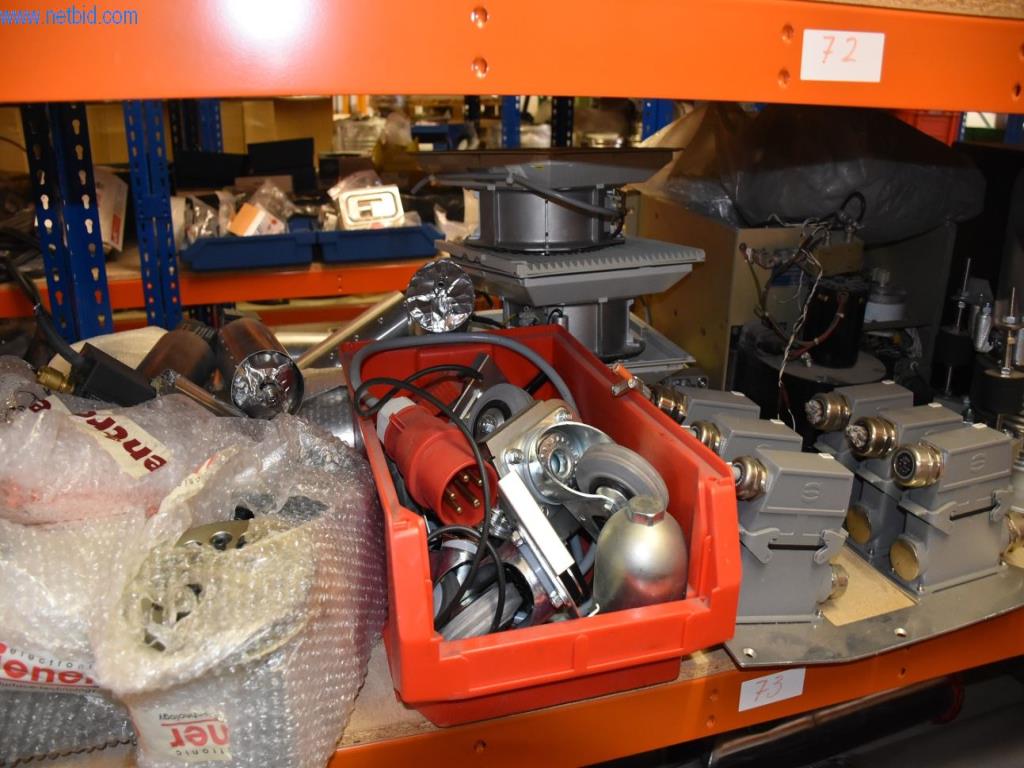 Obsežne zaloge vakuumskih črpalk, merilnih naprav, rezervnih delov in dodatne opreme-40