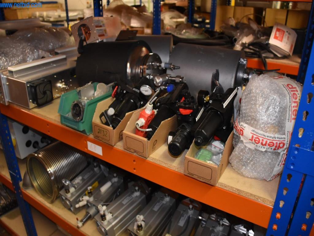 Obsežne zaloge vakuumskih črpalk, merilnih naprav, rezervnih delov in dodatne opreme-42