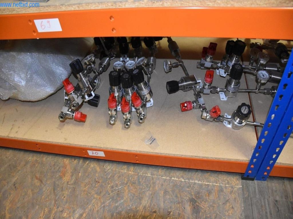 Obsežne zaloge vakuumskih črpalk, merilnih naprav, rezervnih delov in dodatne opreme-44