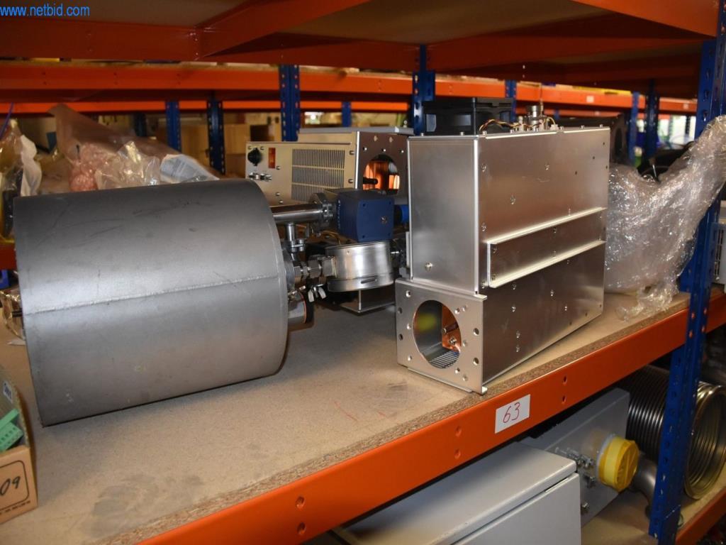 Obsežne zaloge vakuumskih črpalk, merilnih naprav, rezervnih delov in dodatne opreme-46